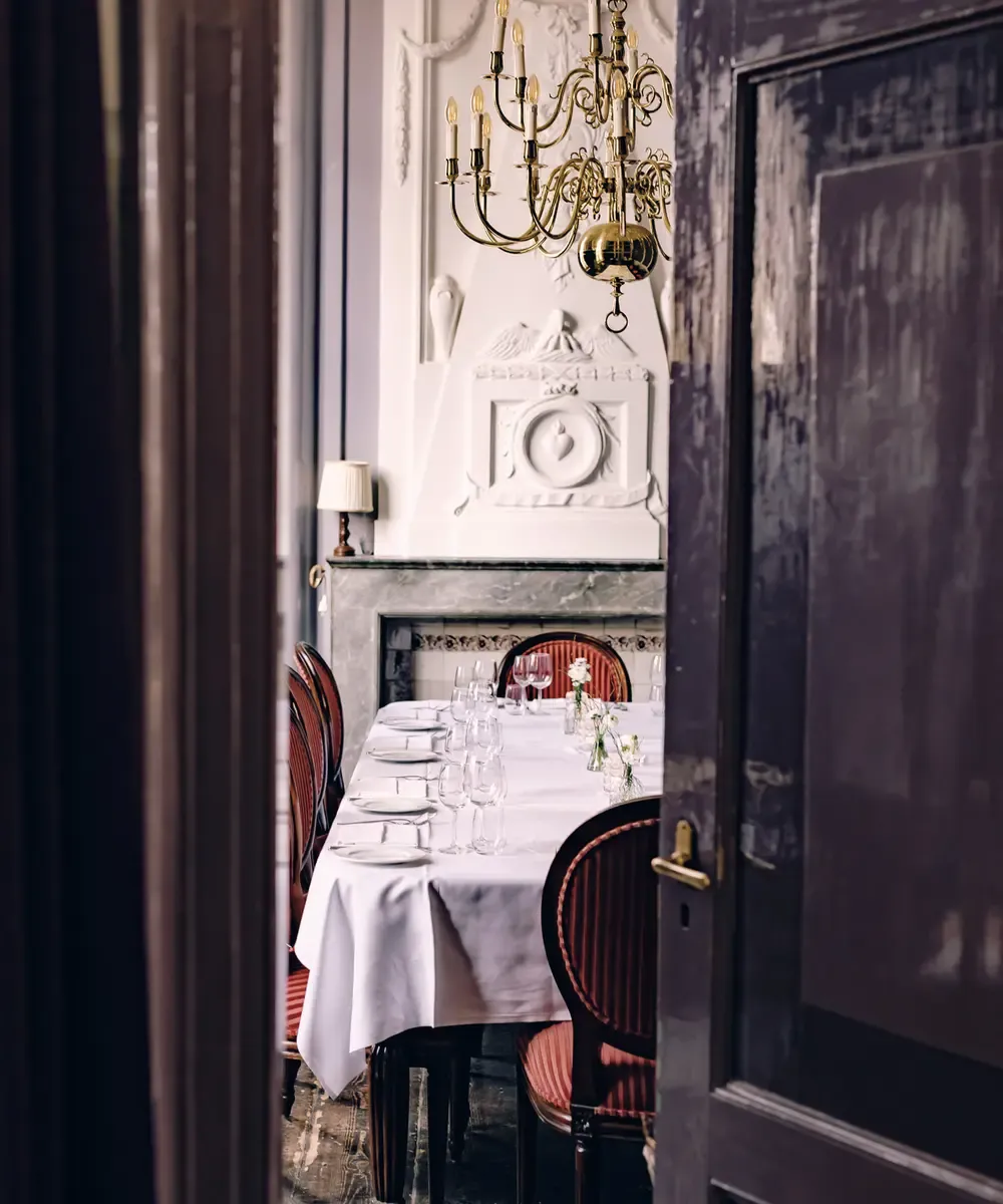 Private dining in Regentessenkamer met kroonluchter Het Broeker Huis