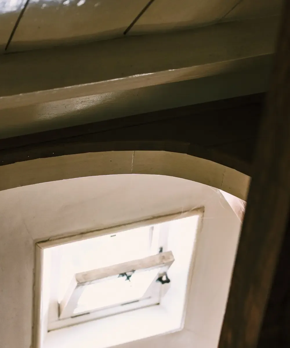 Monumentale details met dakraam B&B Het Broeker Huis